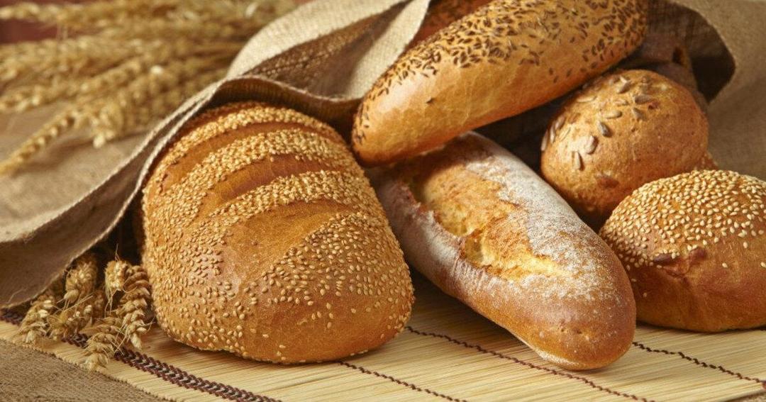 آیا وجود کنجد روی نان‌های سنتی مفید است؟/ ریسک‌های استفاده از نان‌های کنجددار