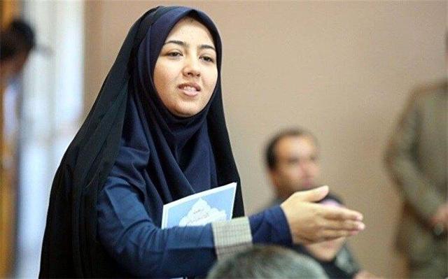 ۲۵ نماینده استیضاح میدری را با استامپ قرمز (رنگ خون) امضا کردند/ تشریح دلایل استیضاح وزیر کار با دو لیست!