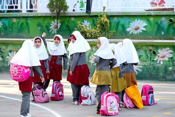 عوارض سنگینی کیف مدرسه برای دانش‌آموزان؛ مشکلات اسکلتی در کمین است