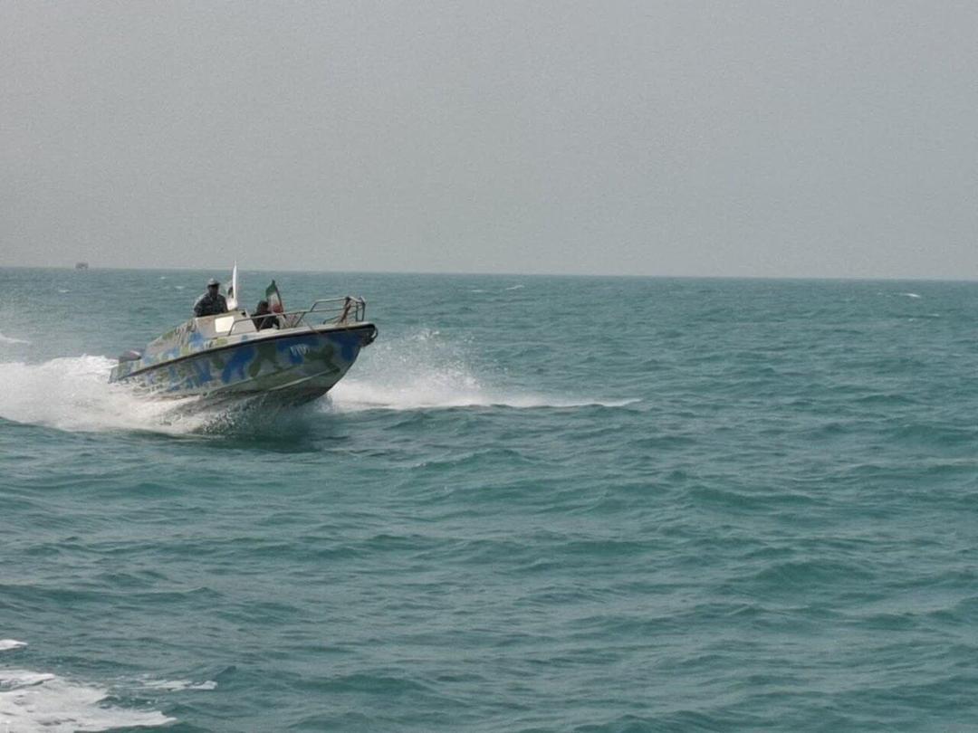 ۲ فروند قایق بدون مجوز در آب‌های بوشهر توقیف شد