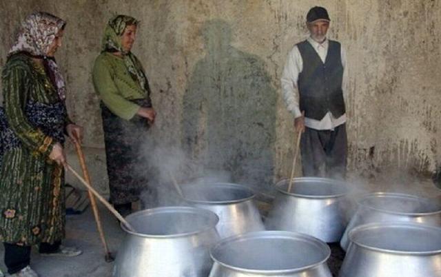 «مانیزان»؛ ایستگاه پانزدهم جشنواره شیره‌پزی سنتی ملایر+فیلم