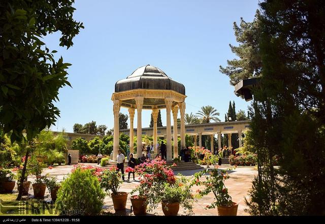 ریزش بخشی از حافظیه؛ نگرانی و امید در آستانه یادروز حافظ