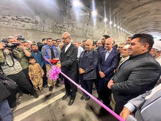 افتتاح طولانی‌ترین تونل جاده‌ای استان کرمانشاه در منطقه اورامانات و ثلاث باباخانی