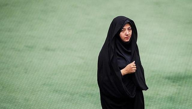 درخواست عجیب استیضاح 25 نماینده با استامپ قرمز به نشانه خون پای برگه‌های استیضاح!