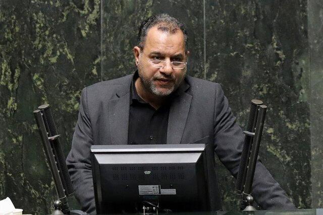 ببینید | نطق جنجالی بانکی‌پور خطاب به وزیر: بنا دارید مقابل امر ولی فقیه بایستید؟