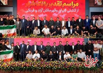 تجلیل از ستاره های کشتی در ساختمان مرکزی بانک شهر