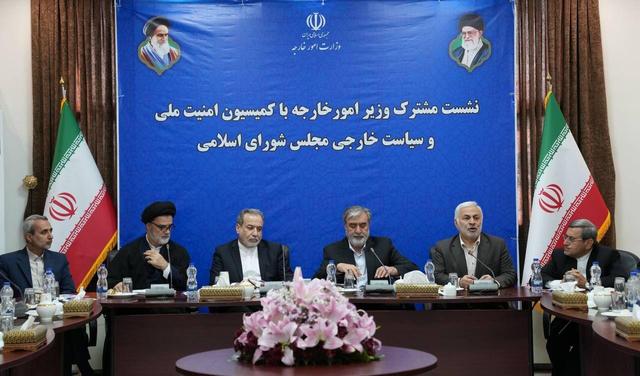 برگزاری نشست کمیسیون امنیت ملی و سیاست خارجی مجلس با عراقچی