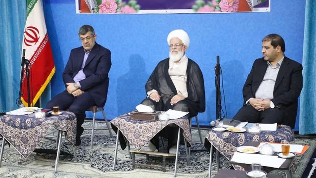 امام جمعه یزد: اقامه نماز بین جوانان فرهنگ‌سازی شود