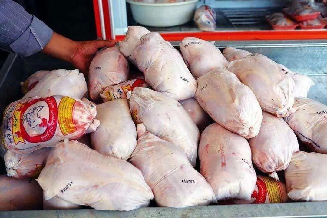 کاهش چشم‌گیر مصرف گوشت، حبوبات و لبنیات/ بالا رفتن قیمت گوشت، موجب تعطیلی بعضی قصابی‌ها شده/ خرید دانه‌ای تخم‌مرغ افزایش داشته/ رقابت مردم بر سر خرید دُم مرغ