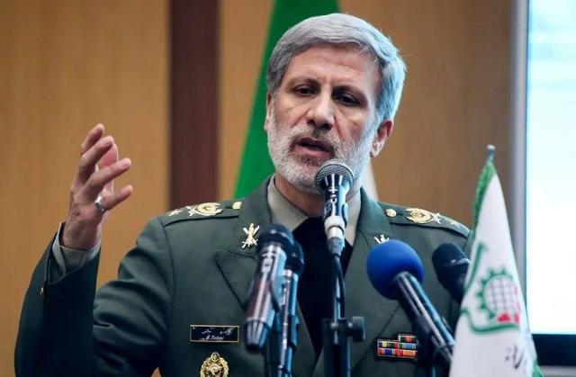 فرمانده کل ارتش: پاسدار نظام و تمامیت ارضی جمهوری اسلامی‌ای هستیم که مورد طمع دیگران است