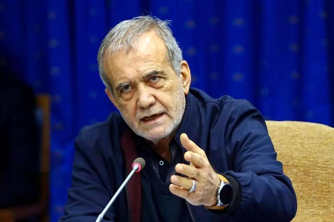رئیس‌جمهور: باید مردم را قانع کنیم تا در رعایت مقررات همراهی کنند
