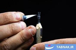 عکس: حکاکی مینیاتوری روی نوک مداد