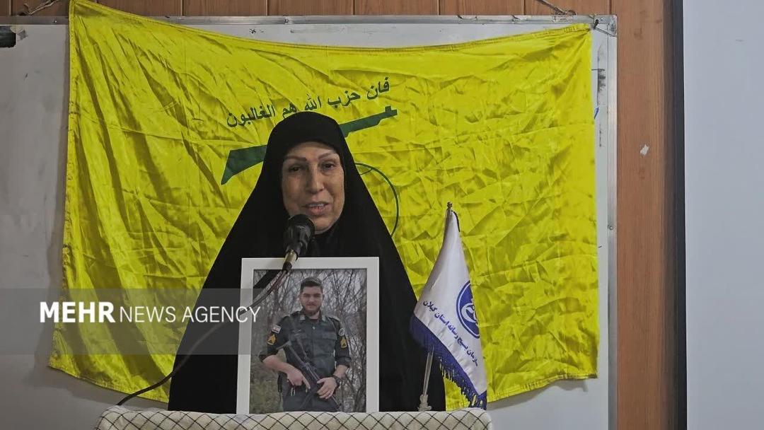 اهدای لباس شهید امنیت «محمد جمشیدی» به موزه دفاع مقدس گیلان