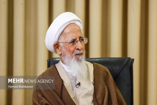 آیت الله جوادی آملی گفت: مجتهدپروری رسالت اصلی حوزه‌های علمیه است
