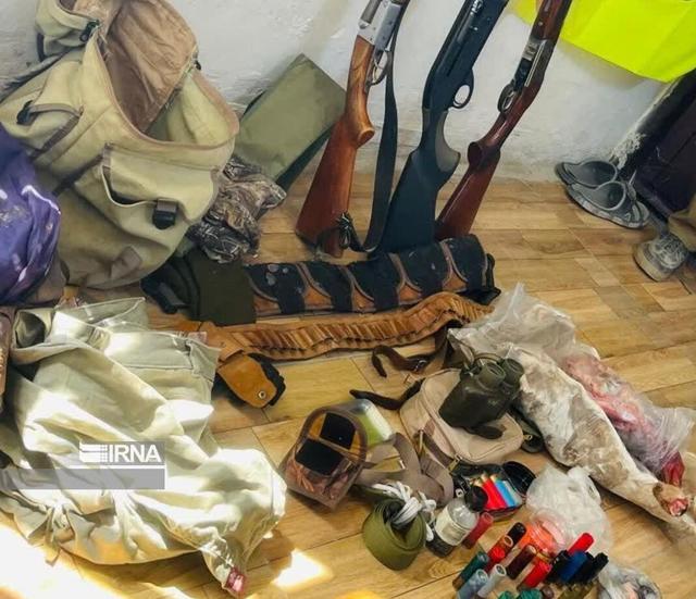 شکارچی پازن کوهی در دام محیط‌بانان کازرون گرفتار شد