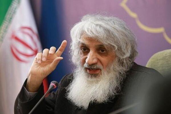 کاهش سنوات کارشناسی بدون تغییر در دروس متوسطه دانشجویان را بی‌سواد می‌کند