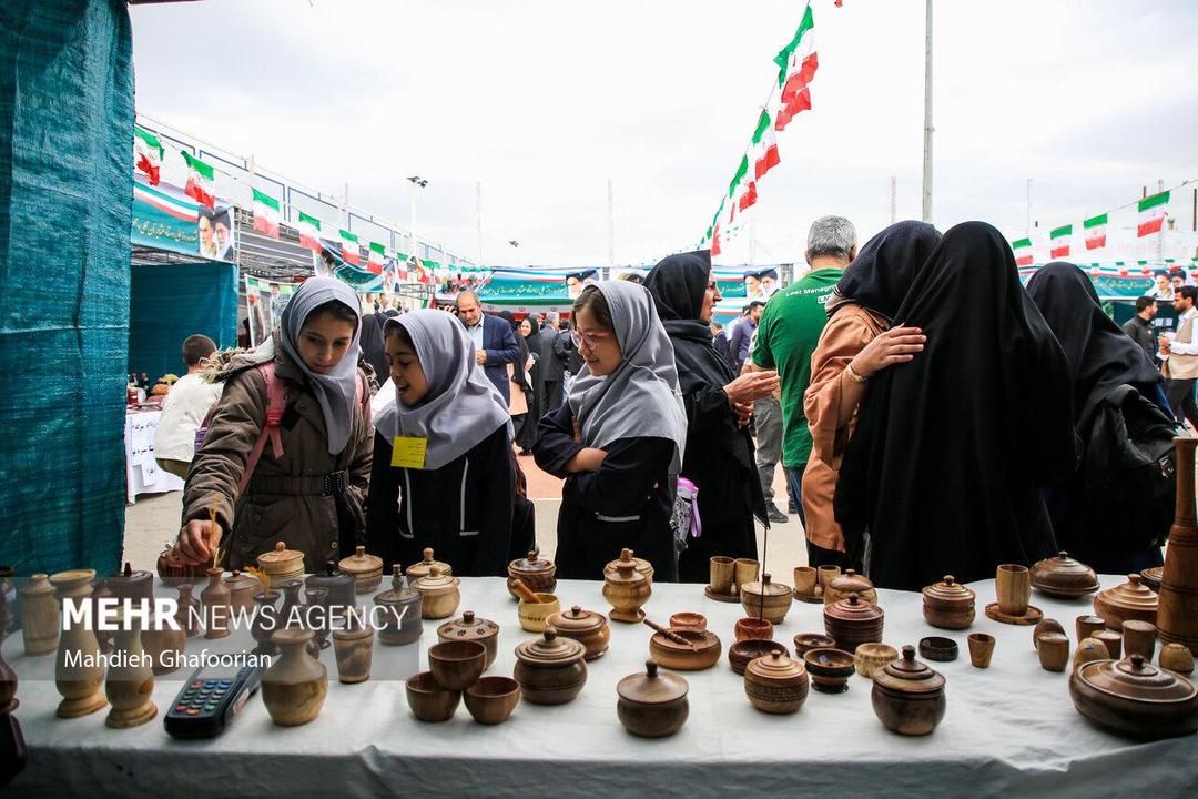 جشنواره فرهنگی و بومی محلی بخش کهریزک در روستای قمصر برگزار شد