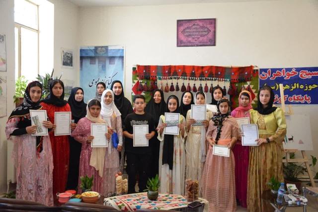 کتابخانه استقلال قزانچی کانون نشاط و رشد فرهنگی روستا است