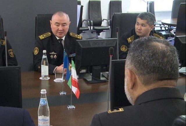 مذاکرات دوجانبه فرمانده نیروی دریایی ارتش در حاشیه اجلاس خزر