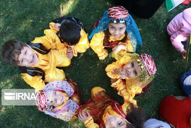 معاون علوم پزشکی قم: سلامت کودکان، زیربنای جامعه‌ای سالم و پویا است