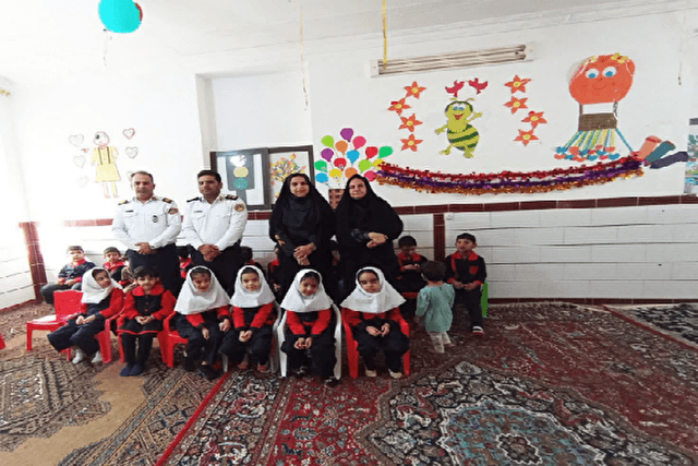 تقدیر دانش آموزان عنبرآبادی از نیروهای انتظامی
