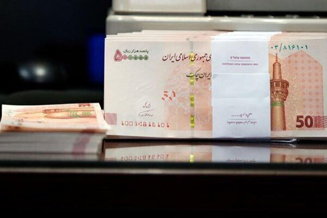 عکس | فیش حقوقی یک کارمند بانک با اعداد عجیب و غریب لو رفت؛ چقدر وام؟ چقدر حقوق؟