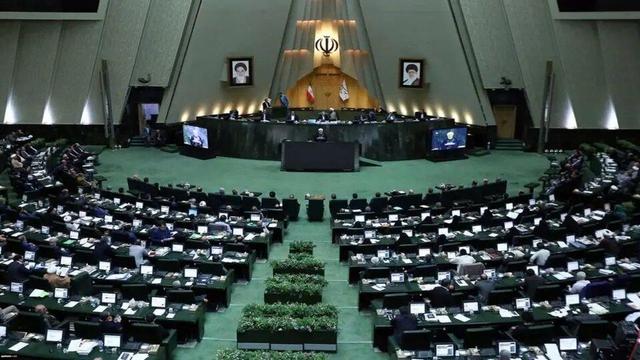 هدف مجلس از استیضاح‌ها مهندسی سیاسی است؟/«چنارها»در این نبرد کنار دولت خواهند ایستاد یا به اردوگاه پاجوش‌ها می پیوندند
