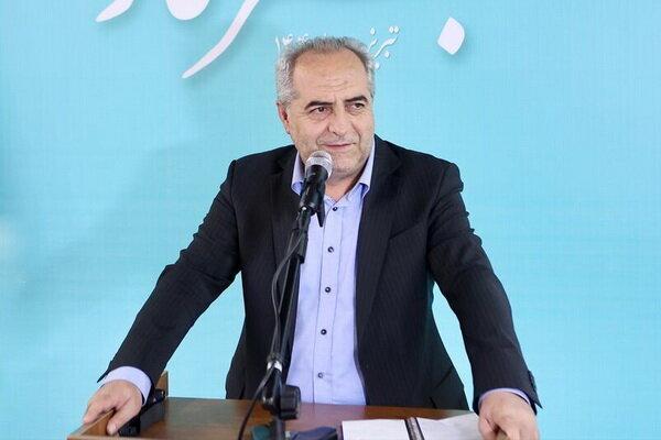 انتقاد از ترکی حرف زدن استاندار آذربایجان شرقی در جلسه رسمی/ آقای استاندار «فارسی» سخن بگویید