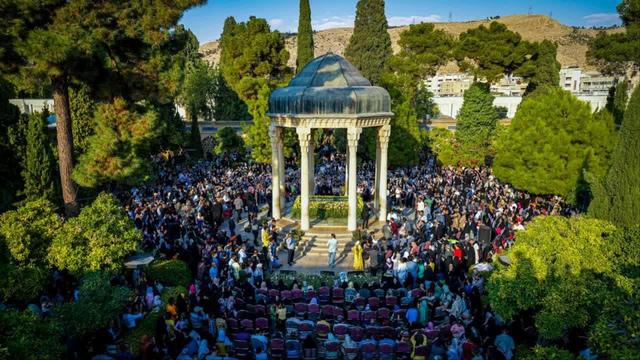 هفته‌ای با حافظ؛ تجلیل از لسان‌الغیب در شیراز