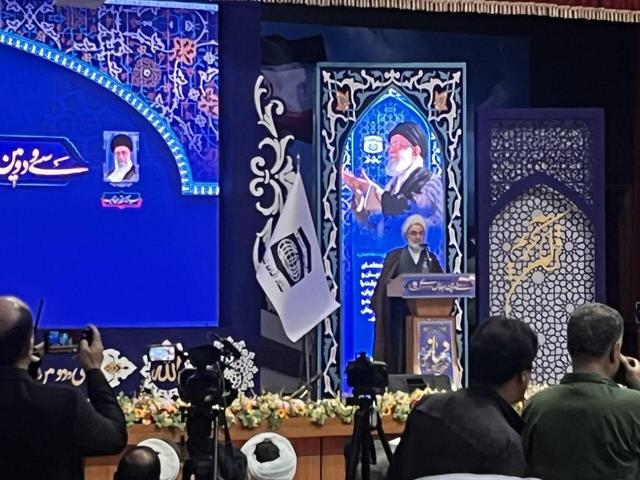 نماز بارزترین ذکر و کلید درهای معرفت است