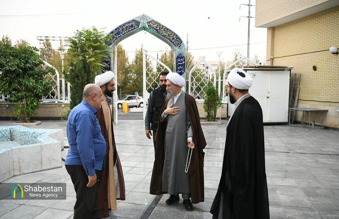 دیدار امام جمعه شیراز با اهالی مسجد الزهرا(س)