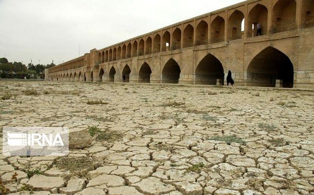 خواستار احیای دائمی زاینده‌رود به عنوان یک «مطالبه ملی» هستیم