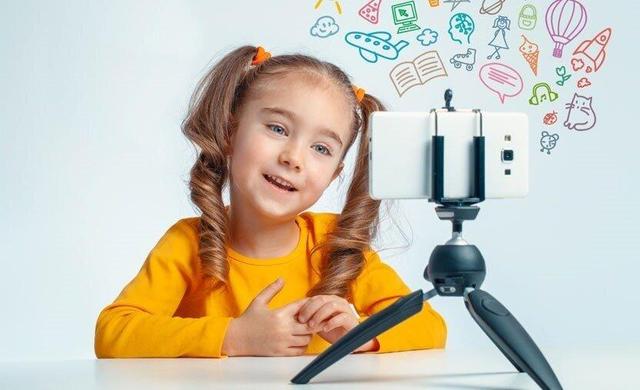 حقوق کودکان در عصر اینترنت؛ رضایت کودک برای حضور در فضای مجازی معتبر است؟/ کودک‌بلاگری به‌مثابه «بهره‌کشی مدرن»
