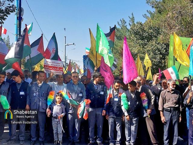 صحنه‌ای از همصدایی ایمان و اتحاد کرمانی‌ها در راهپیمایی بشارت نصر