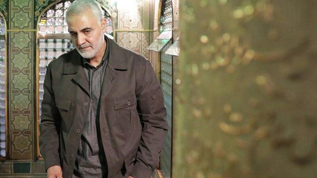 ببینید | ماجرای گریه شهید سلیمانی برای جسارتی که به پرچم کشورمان شد چه بود؟