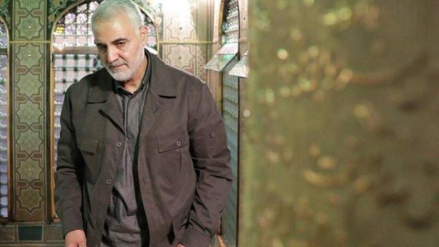 ببینید | ماجرای گریه شهید سلیمانی برای جسارتی که به پرچم کشورمان شد چه بود؟