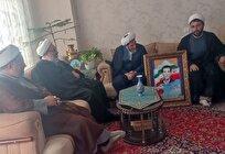 دیدار مسئول دفتر حوزه نمایندگی ولی فقیه در سپاه عاشورا با خانواده روحانی شهید مجیدزاده