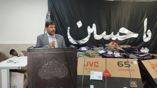 توزیع ۶۰۰ بسته لوازم‌التحریر بین دانش‌آموزان به همت آستان مقدس کهف‌الشهدا