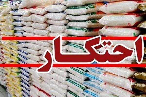 انبار احتکار بیش از ۱۰ هزار تُن مواد خوراکی در حاجی آباد کشف شد