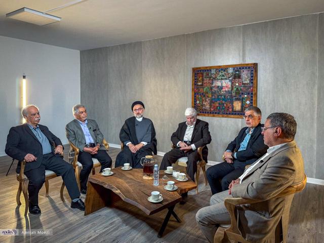 ما از آغاز انقلاب متعهد بودیم که در صداوسیما دروغ نگوییم/ «در باغ شهادتِ...» آهنگران، به معنای مخالفت با پذیرش قطعنامه بود