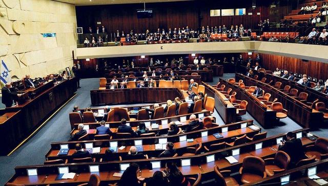 ببینید | درگیری در کنست اسرائیل حین سخنرانی ترامپ؛ نماینده معترض اخراج شد