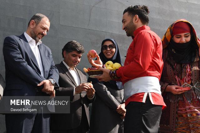 گرامیداشت روز ملی روستا و عشایر در آرامگاه فردوسی برگزار شد