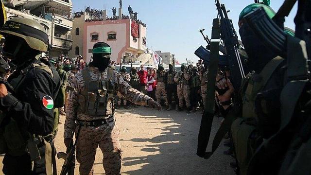 منابع صهیونیست: آزادی اسرای اسرائیلی طی ۲ مرحله انجام می‌شود