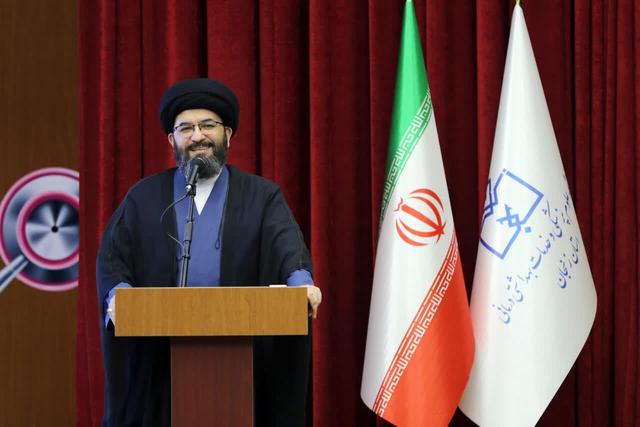 امام جمعه زنجان: تفکر بسیجی موانع را رفع می‌کند