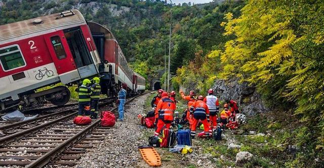 زخمی شدن ۶۶ نفر در پی تصادف دو قطار در اسلواکی