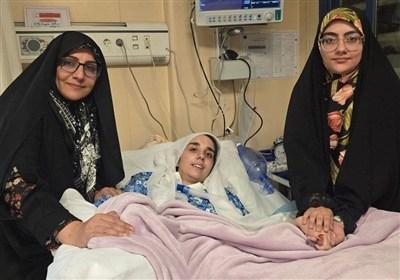 «فهیمه هاشمی‌تبار» پس از 112 روز خبر شهادت پدر و مادرش را در اینترنت خواند