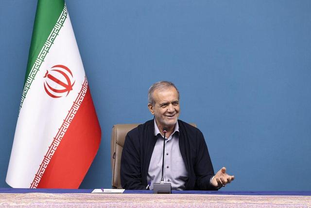 پزشکیان: تمام توانم را برای حل مشکلات تولیدکنندگان و فعالان اقتصادی به‌کار گرفته‌ام