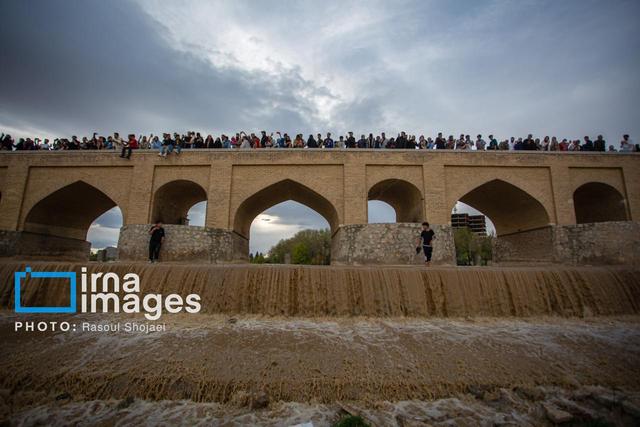 مدیر آب منطقه‌ای اصفهان: زاینده‌رود با مشارکت مردم زنده می‌ماند