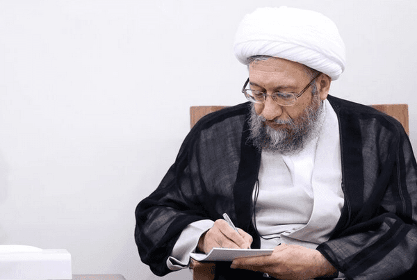 آیت‌الله لاریجانی: ترامپ هذیان می‌گوید