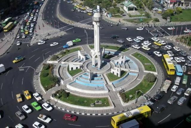 میدان صادقیه برچیده می‌شود؟
